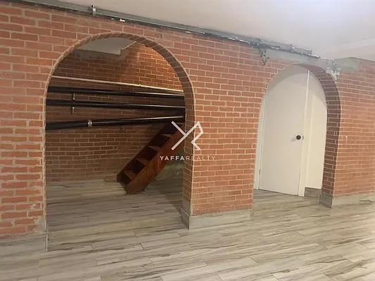 Rented by Yaffa Realty LLC | media 18