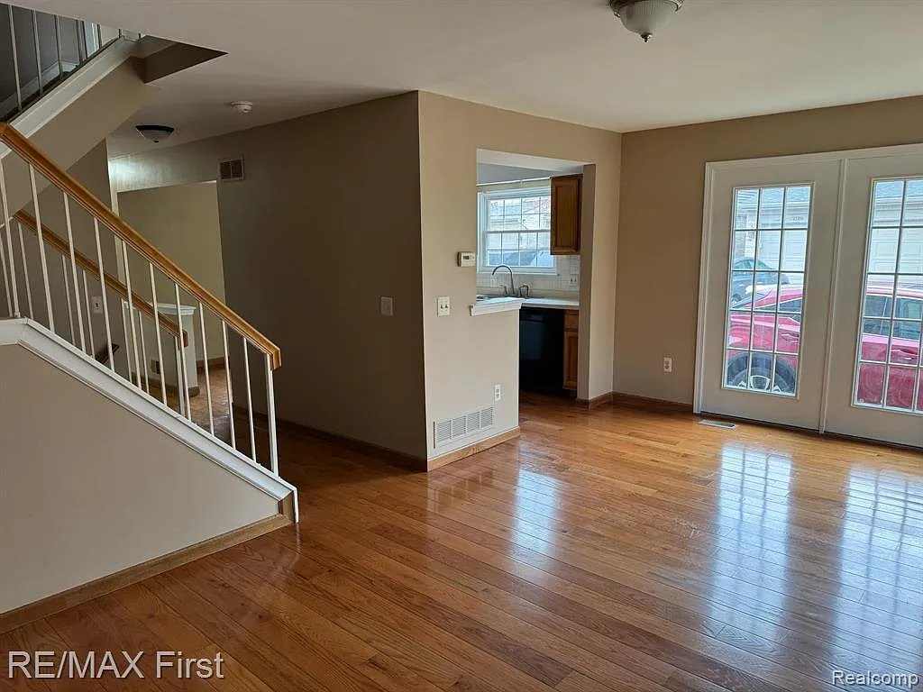 2 bed, 2.5 bath, 1845 sqft, $1,900 — Photo 4