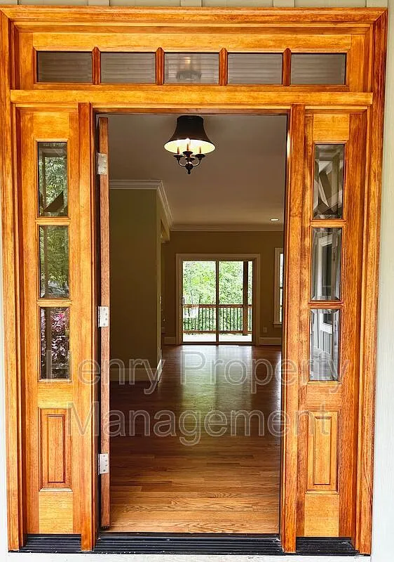 6 bed, 5.5 bath, 4500 sqft, $4,995 — Photo 4