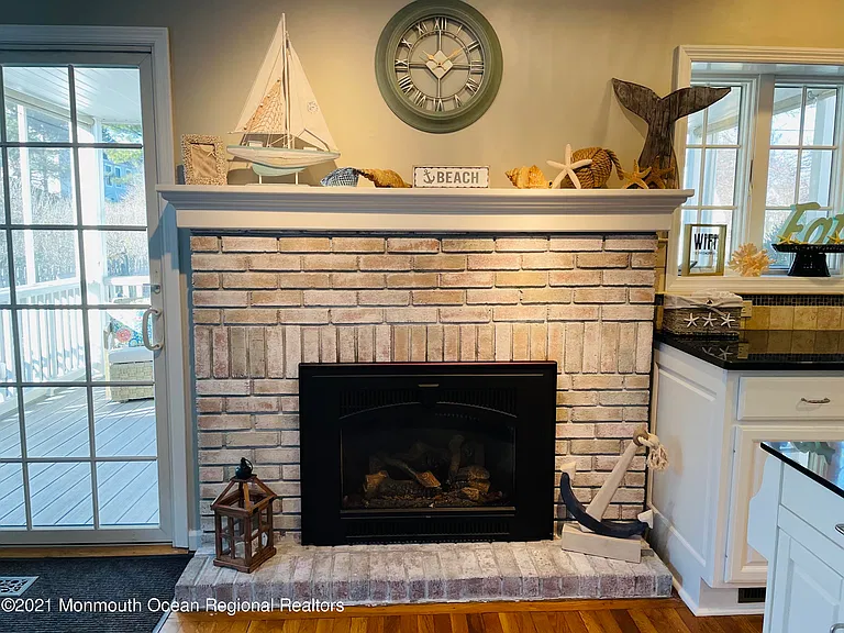 506 Monmouth Ave — Photo 14