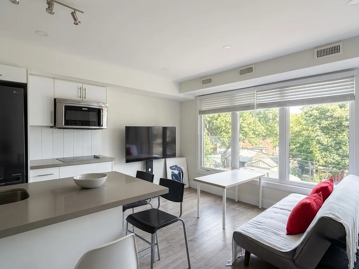 1175 Dovercourt Rd - 4 — Photo 1