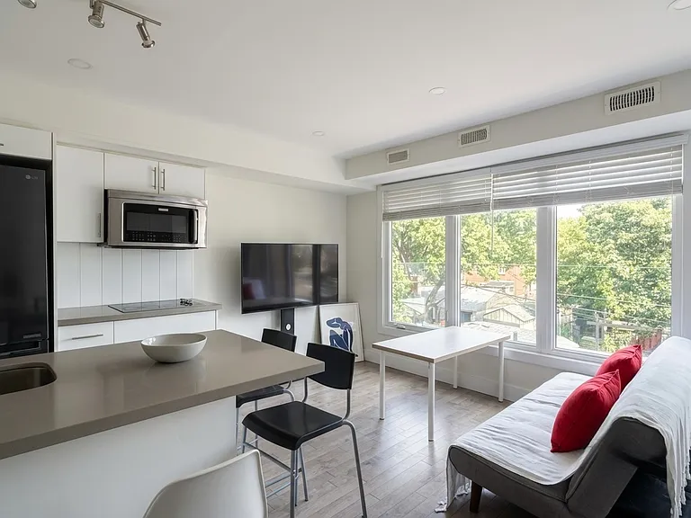 1175 Dovercourt Rd #4 — Photo 1