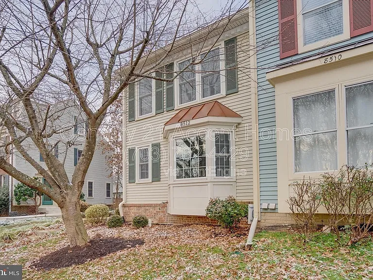 8512 Laurel Oak Dr — Photo 1