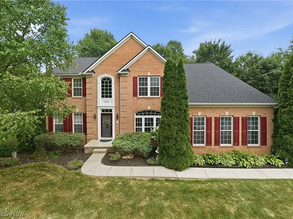 9359 Ashcroft Ln, Twinsburg, OH 44087