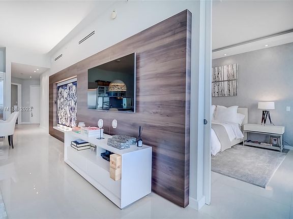 5th image of 2020 N Bayshore Dr APT 3304