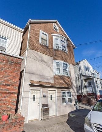 2nd image of 647 McGillvray Pl
