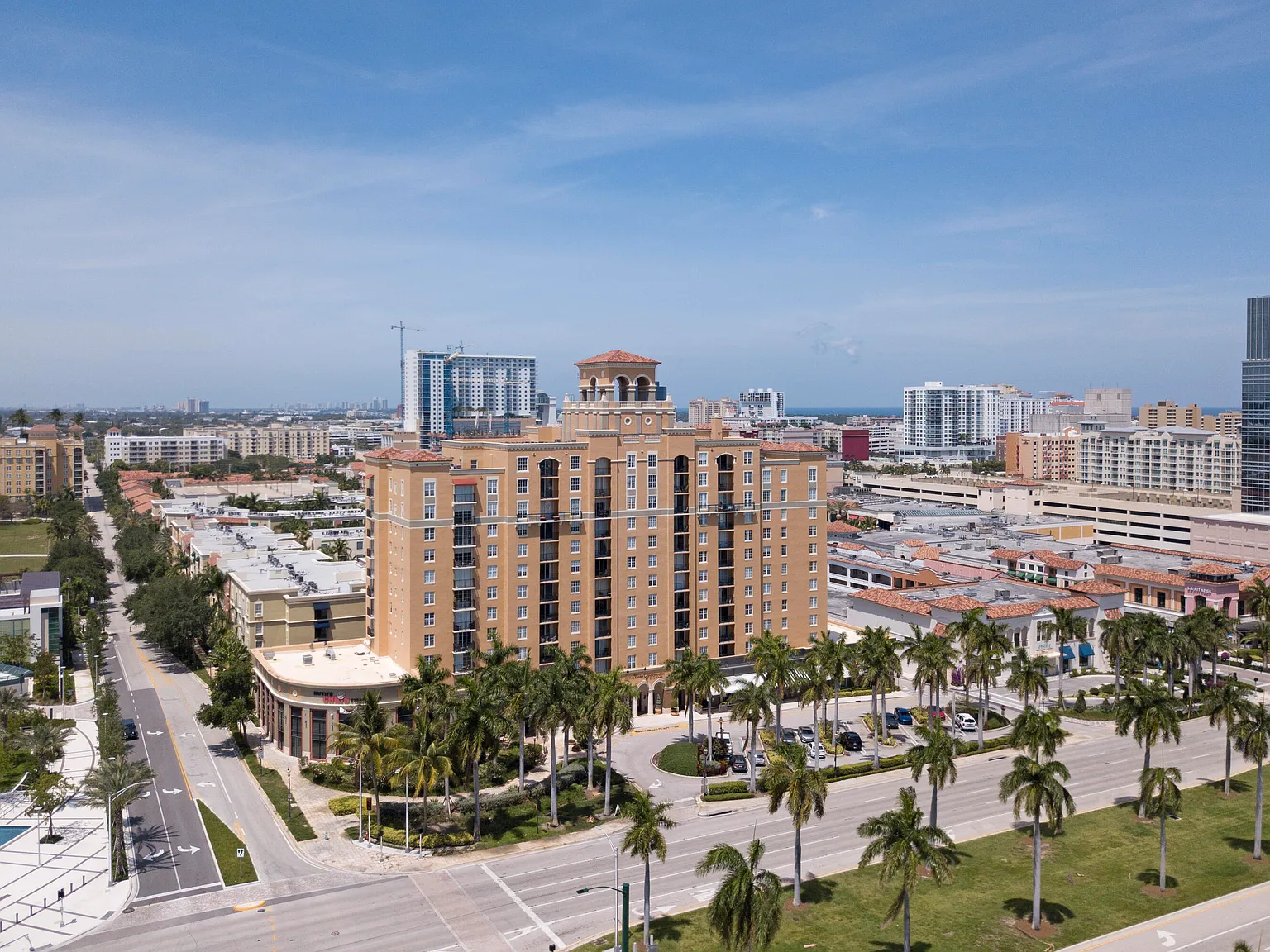 1 bed, 1.0 bath, 706 sqft, $3,600 — Photo 2