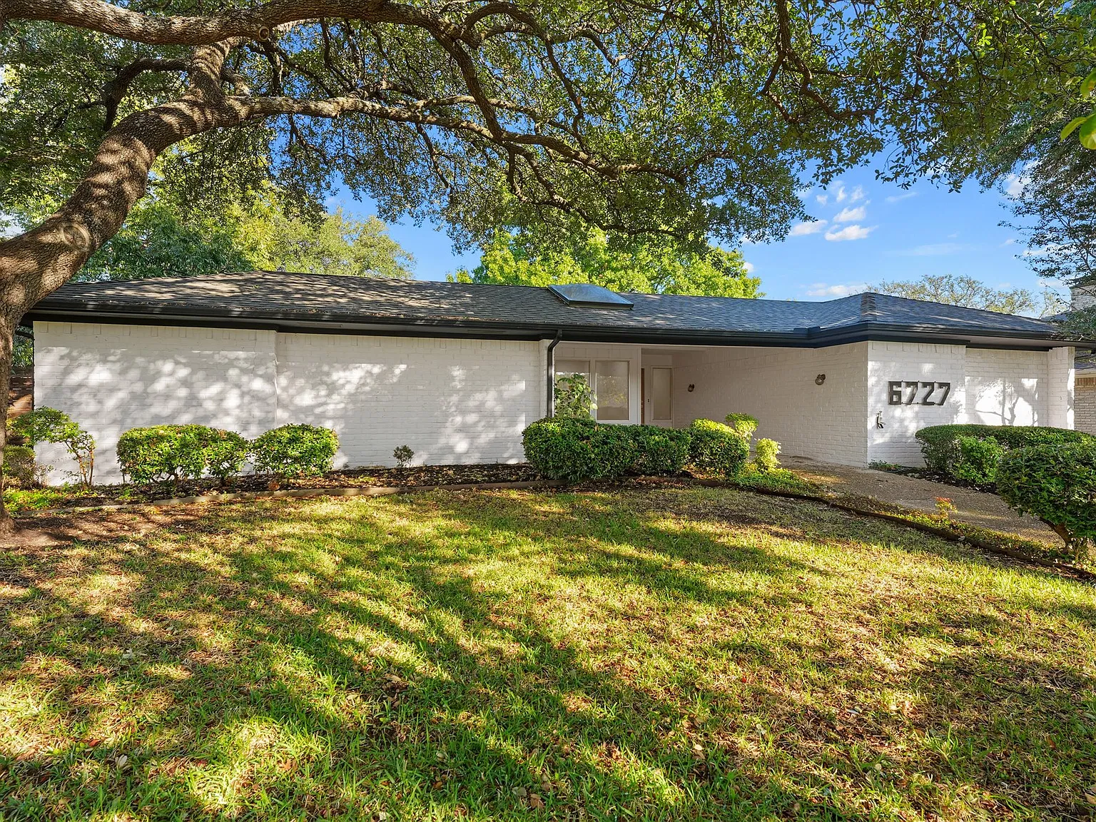 4 bed, 4.5 bath, 2678 sqft, $6,000 — Photo 2