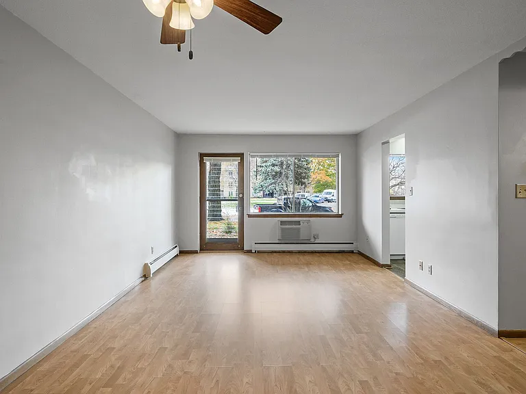 Imperial Heights Apartments — Photo 15