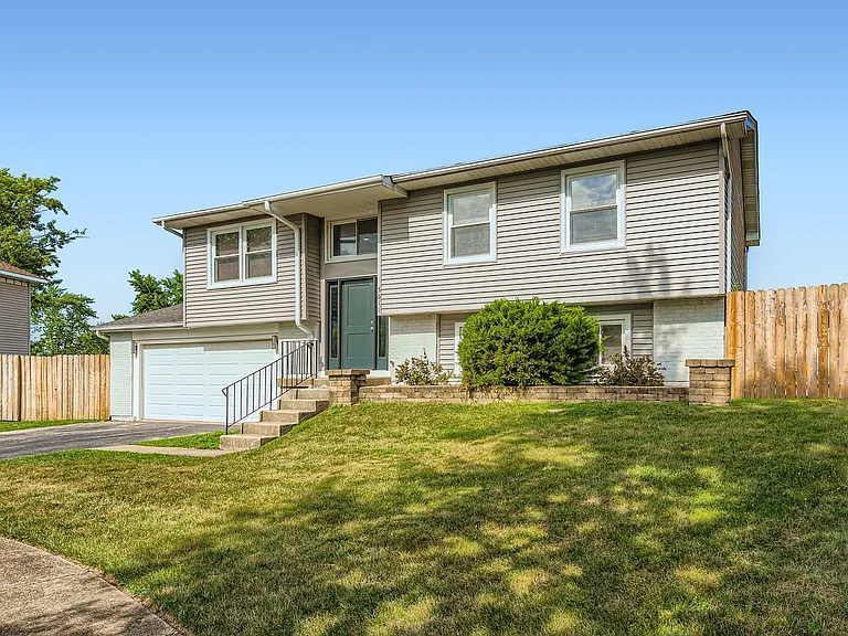 5611 Allemong Dr — Photo 3