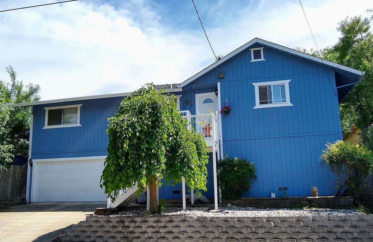 659 4th St photo 1