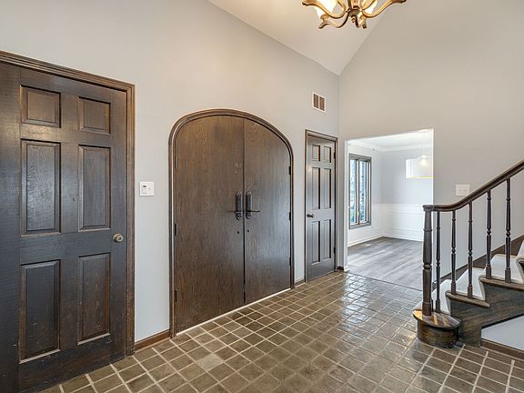 3rd image of 931 Shetland Dr
