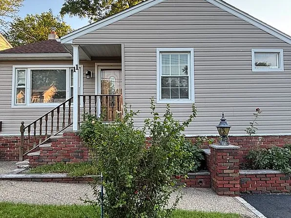 11 Bogota Rd, Parsippany, NJ 07054