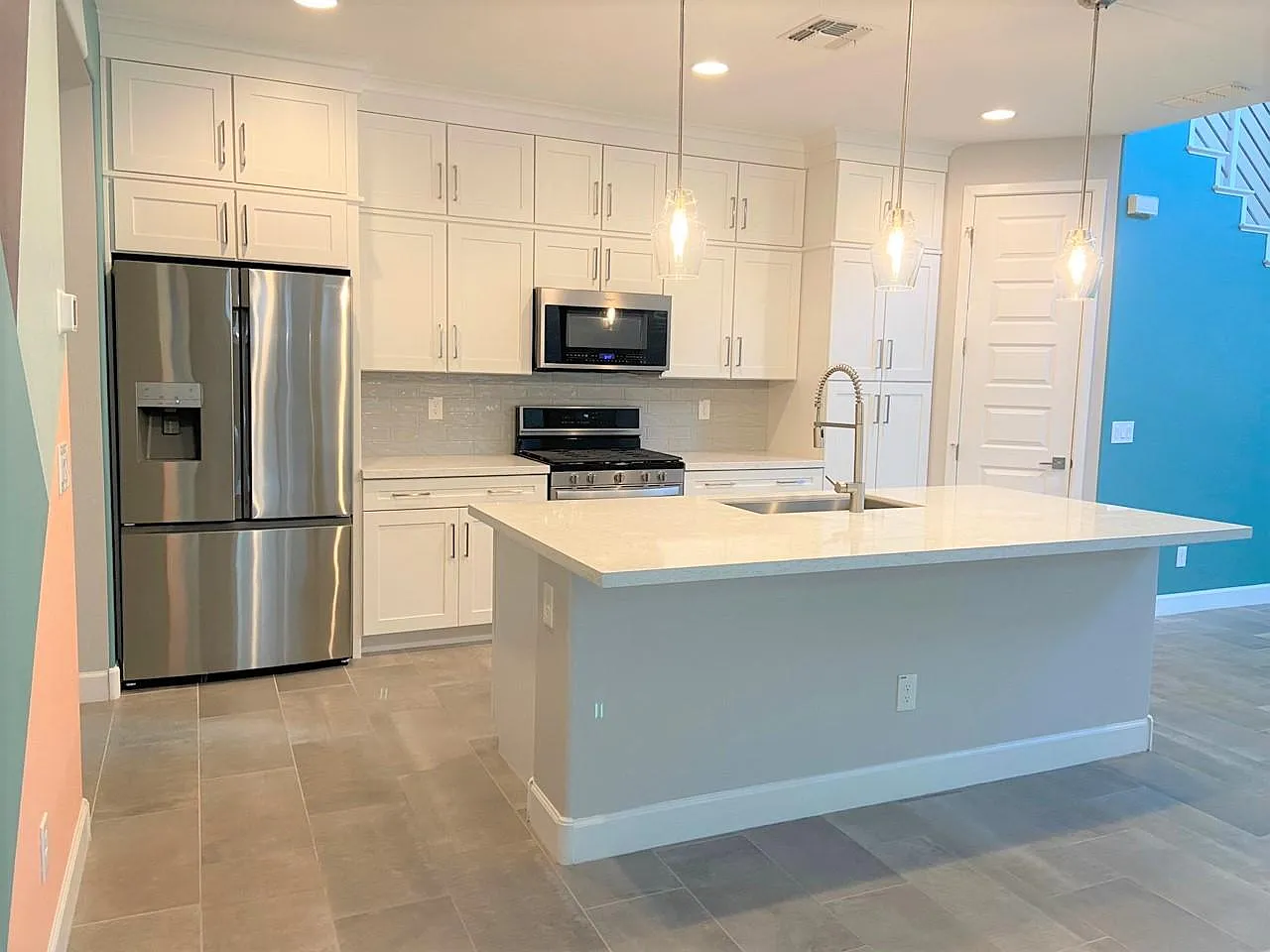 3 bed, 1983 sqft, $2,800 — Photo 3
