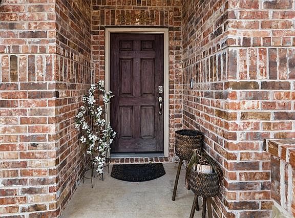 3rd image of 2608 Castle Creek Dr