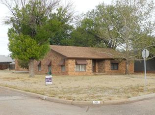 120 S 1st St, Floydada, TX 79235