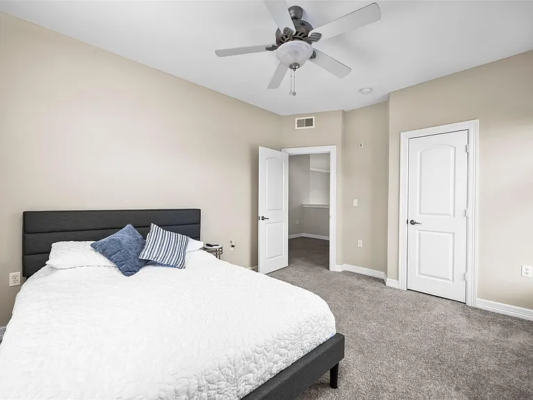 3501 Chenevert St #22 — Photo 18