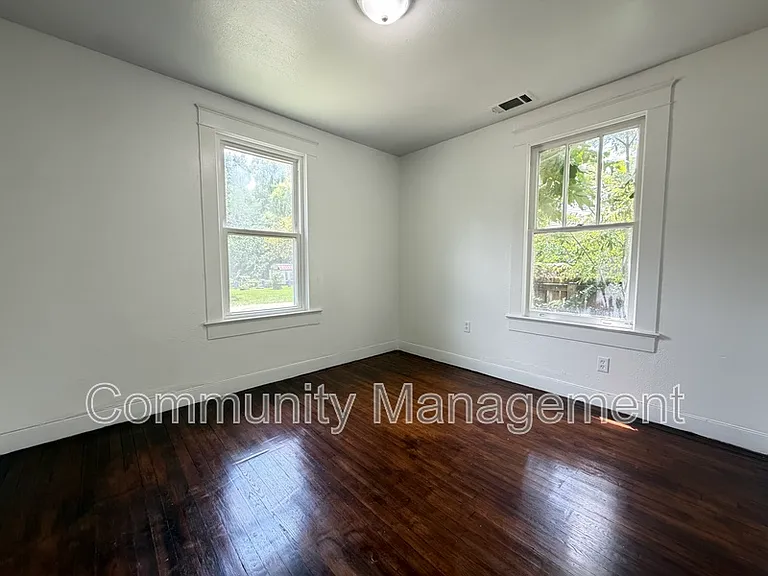162 Chatsworth St — Photo 8