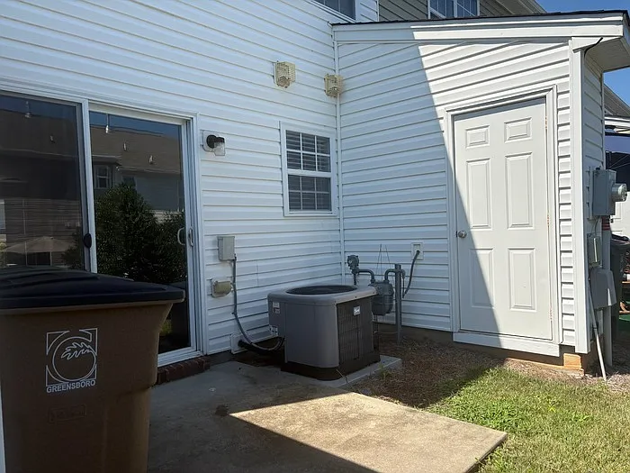 2 bed, 1.5 bath, 1089 sqft, $1,475 — Photo 3