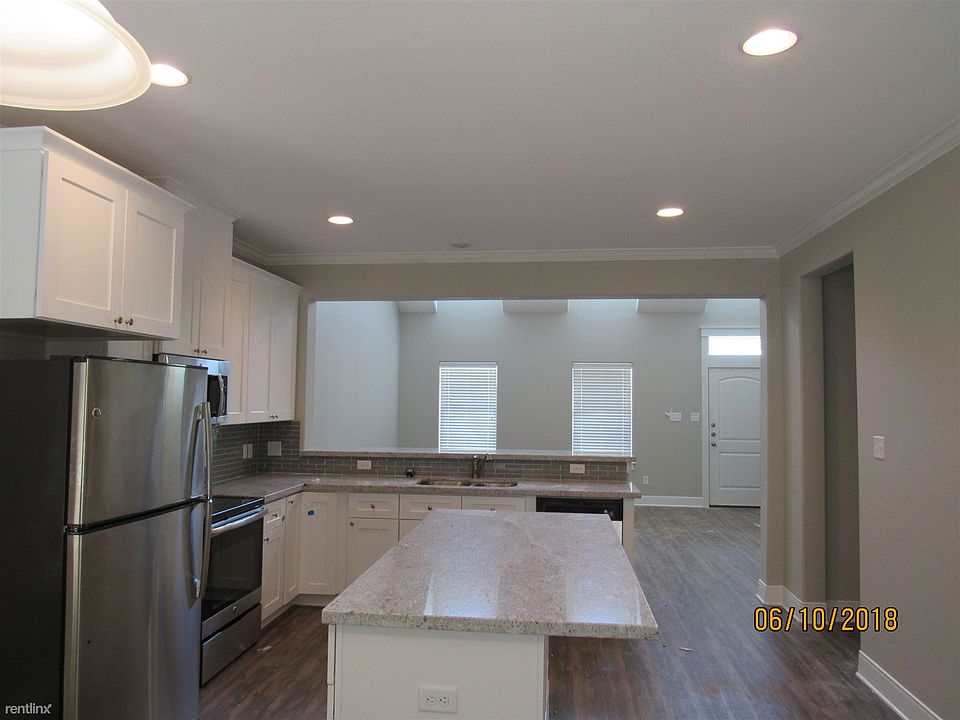 kitchen to common area