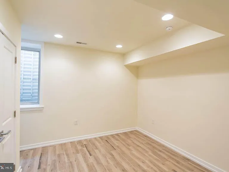 806 N Burns St #1 — Photo 14