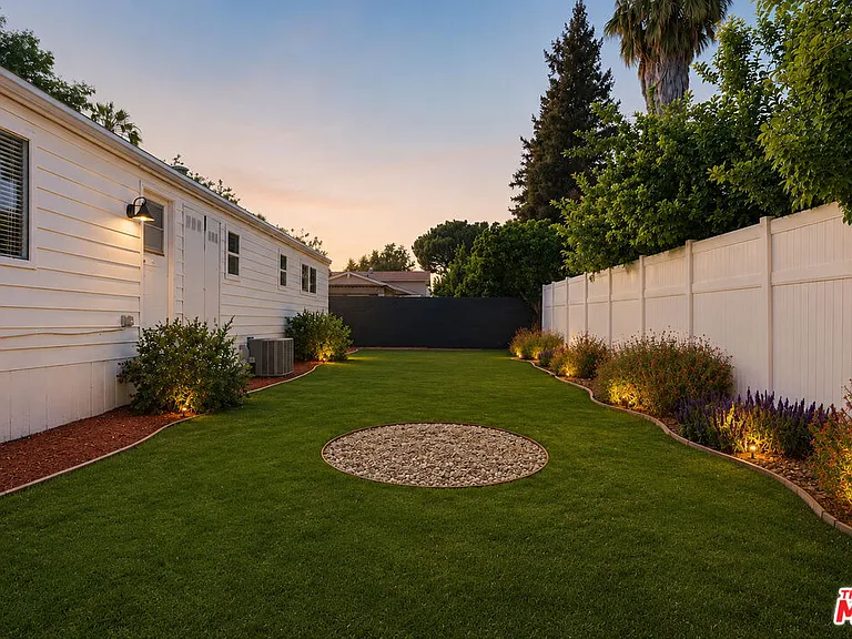 6033 Fallbrook Ave — Photo 31