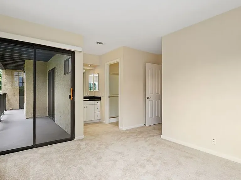 25601 Indian Hill Ln #B — Photo 28