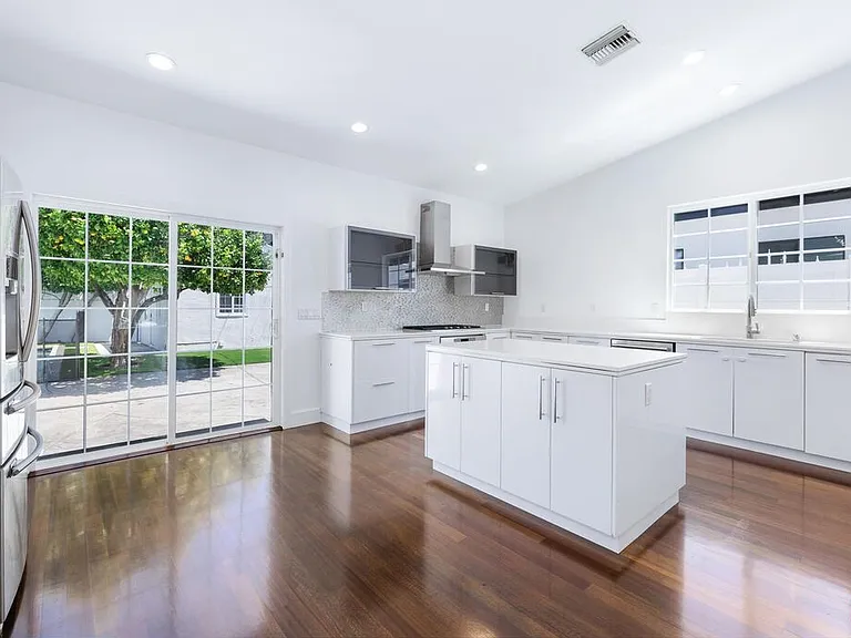 12719 Tiara St — Photo 12