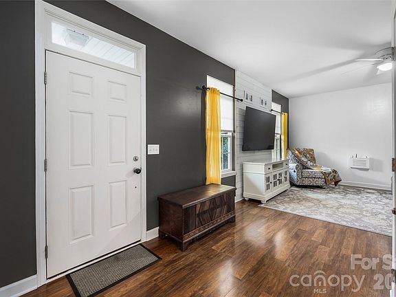 3rd image of 107 Barndale Dr