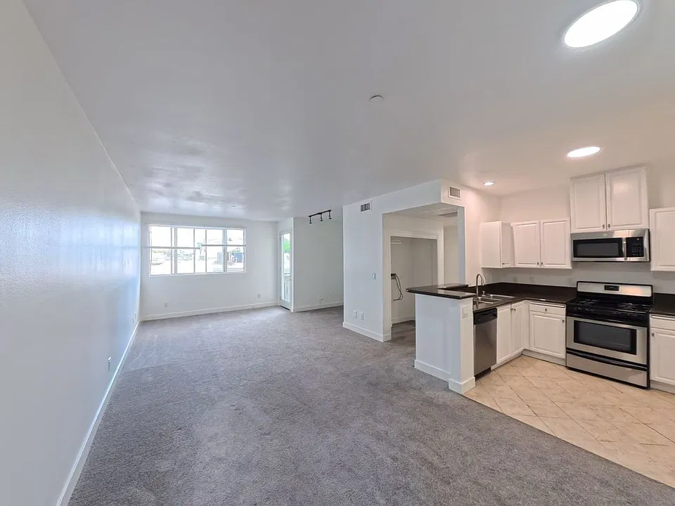 13941 Sherman Way #305
