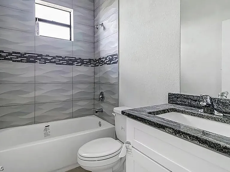 408 Chiquita Blvd N — Photo 18