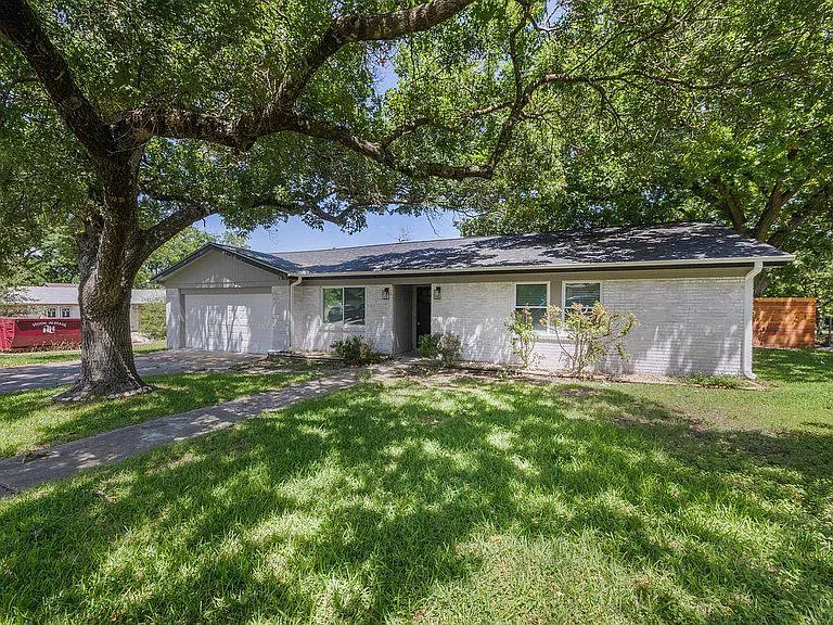 11603 Oak Trl — Photo 1