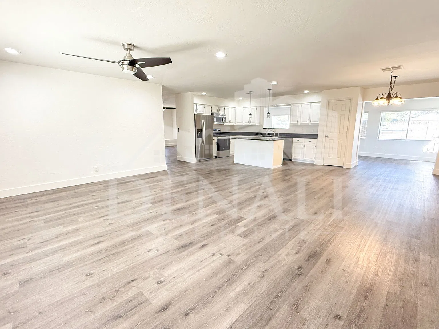 3 bed, 2.0 bath, 2453 sqft, $2,995 — Photo 3