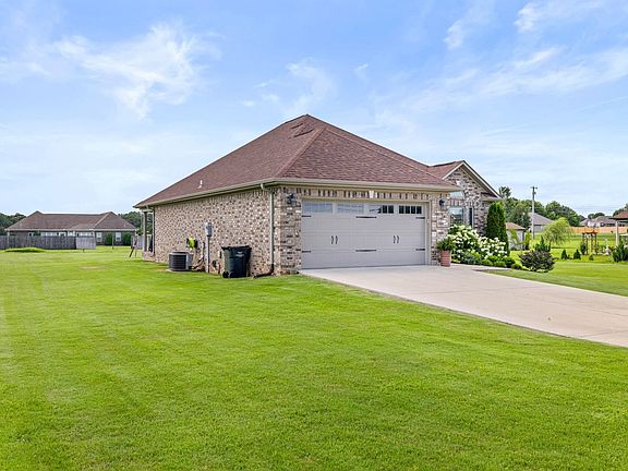 4th image of 557 Belview Dr