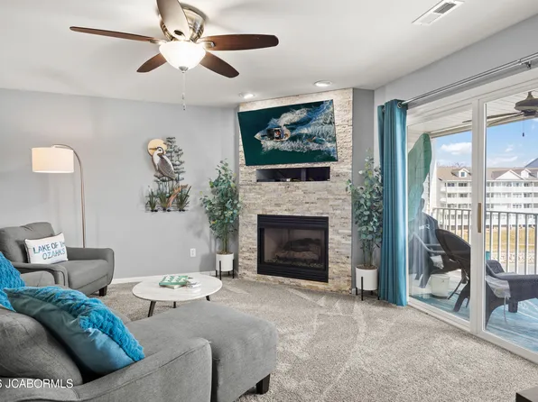 4800 Eagleview Dr #632, Osage Beach, MO 65065