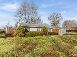 125 Chevy Chase Dr, Belleville, IL 62223