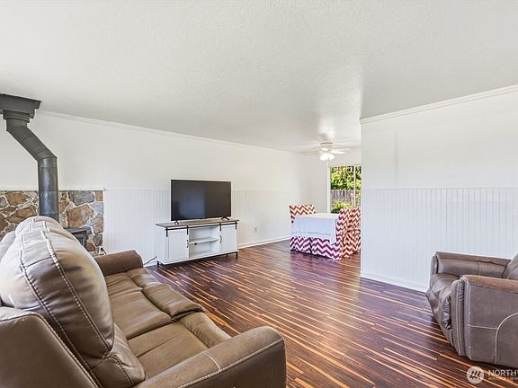 5th image of 155 N Maple Street