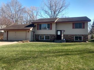 6549 Upper 28th St N, Oakdale, MN 55128