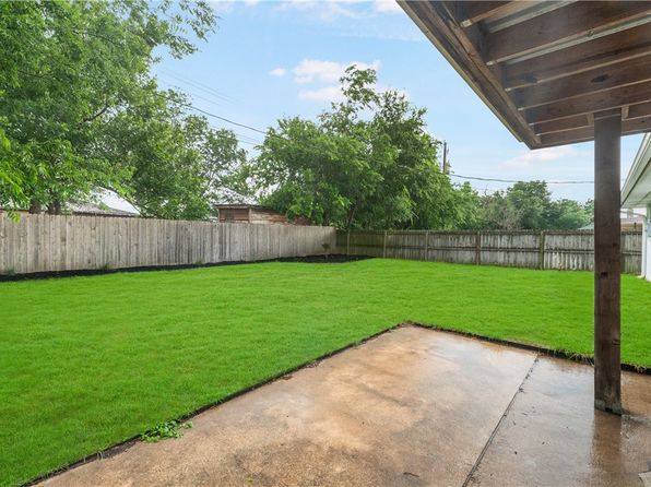 4008 Woodbriar Dr, Bryan, TX 77802