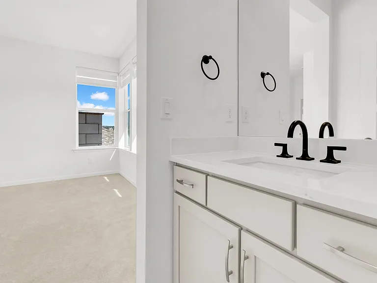 5907 Presidio Pkwy — Photo 25