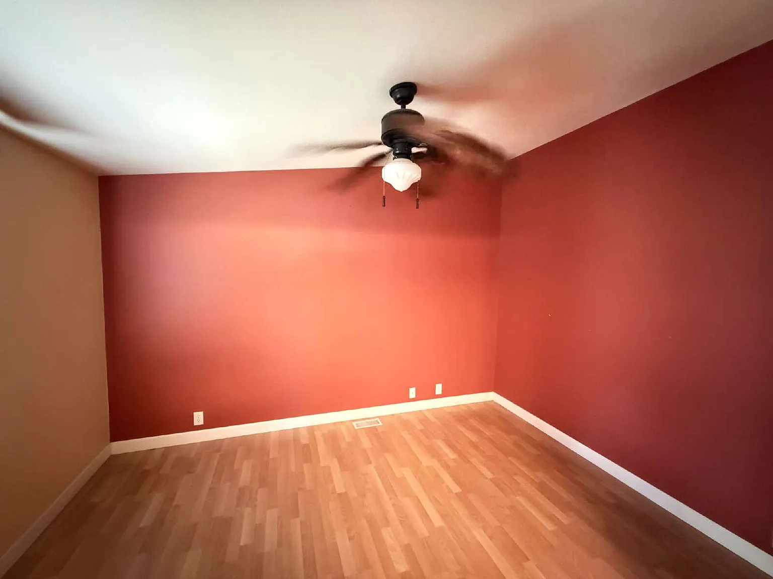 4 bed, 2.0 bath, 2138 sqft, $2,300 — Photo 2