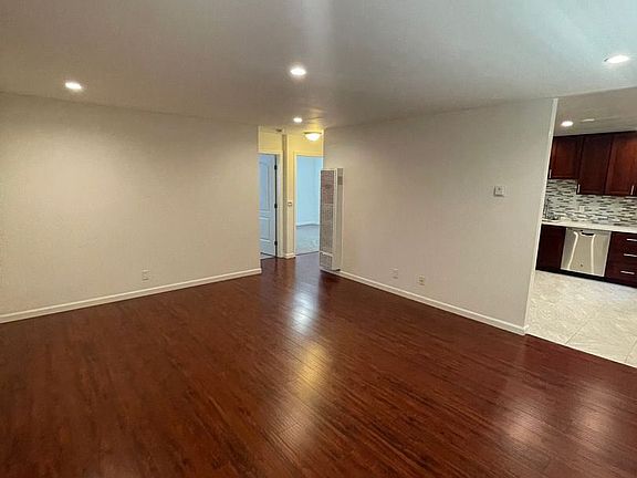 2nd image of 237 Pine Ave APT 1