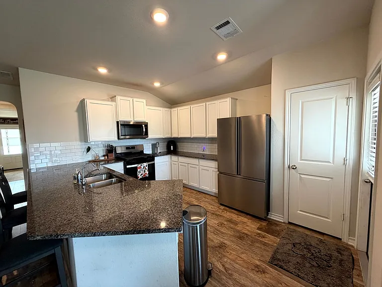 6811 Whisper Grv — Photo 11