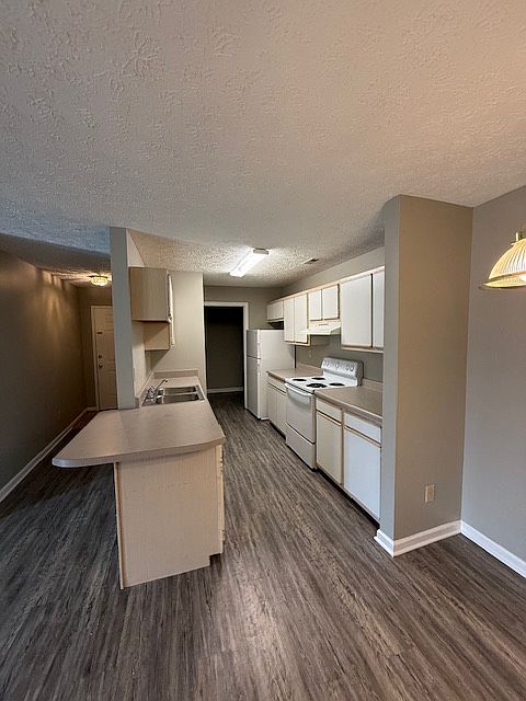 1st image of 400 Dabney Dr APT 5
