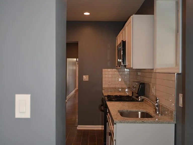 1032 Valley St — Photo 10