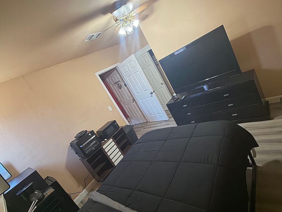 2nd image of 1726 Woodridge Way #B