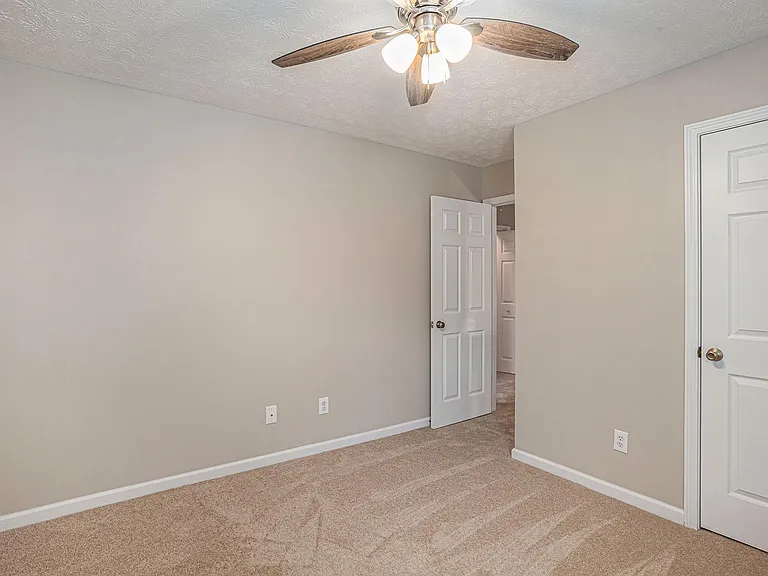226 Alton Cir — Photo 15