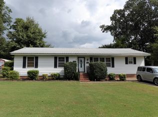 2404 Meadow Wood Cir, Guntersville, AL 35976