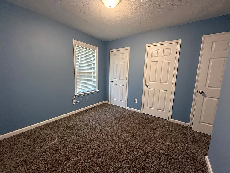 327 Center St — Photo 19