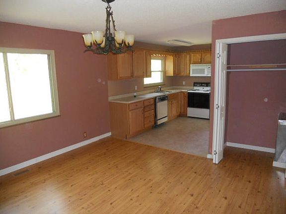 3rd image of 4032 NW Myrtlewood Dr